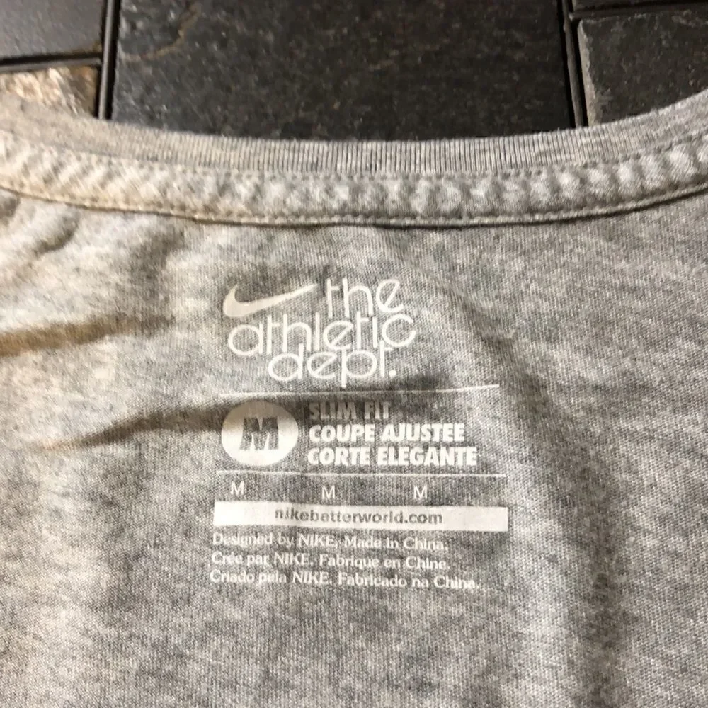 Nike slim fit v-neck graphic tee size medium